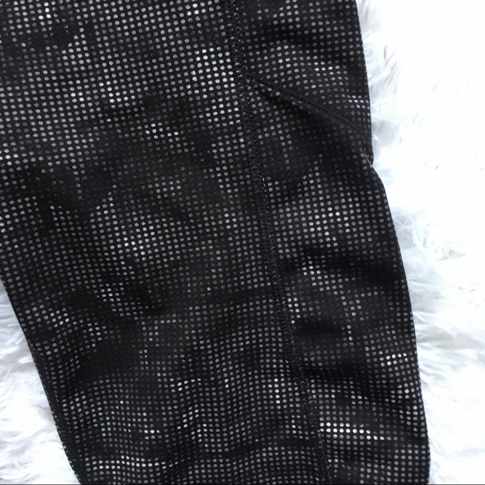 Athleta Maze Be Free Crops In Deep Black - Picture 4 of 7